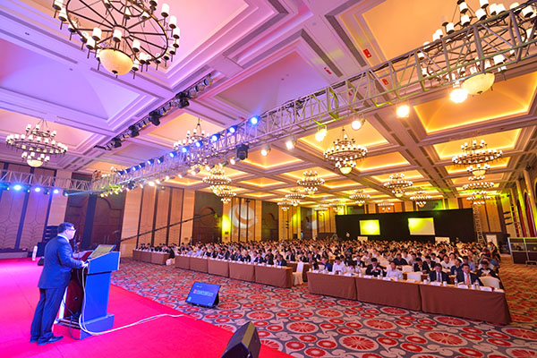 2016全国汽车物流行业年会隆重召开 威廉希尔williamhill荣获“第三届汽车物流行业特别突出贡献企业”奖